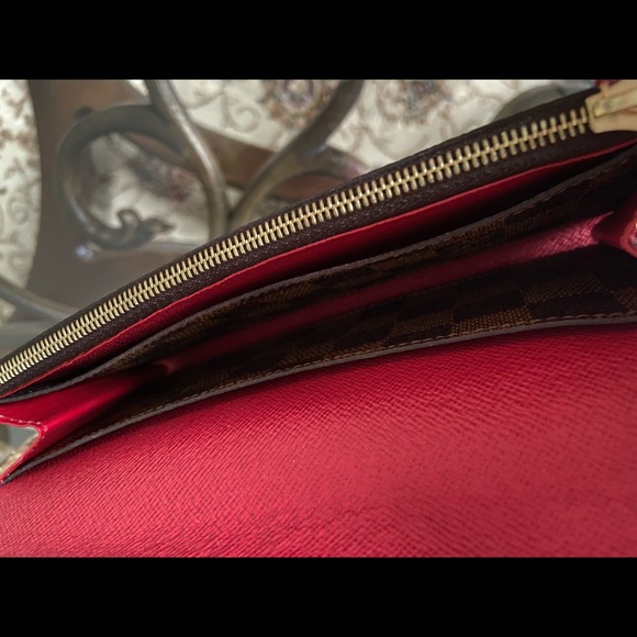 Louis Vuitton Emilie Wallet - Picture 6 of 8